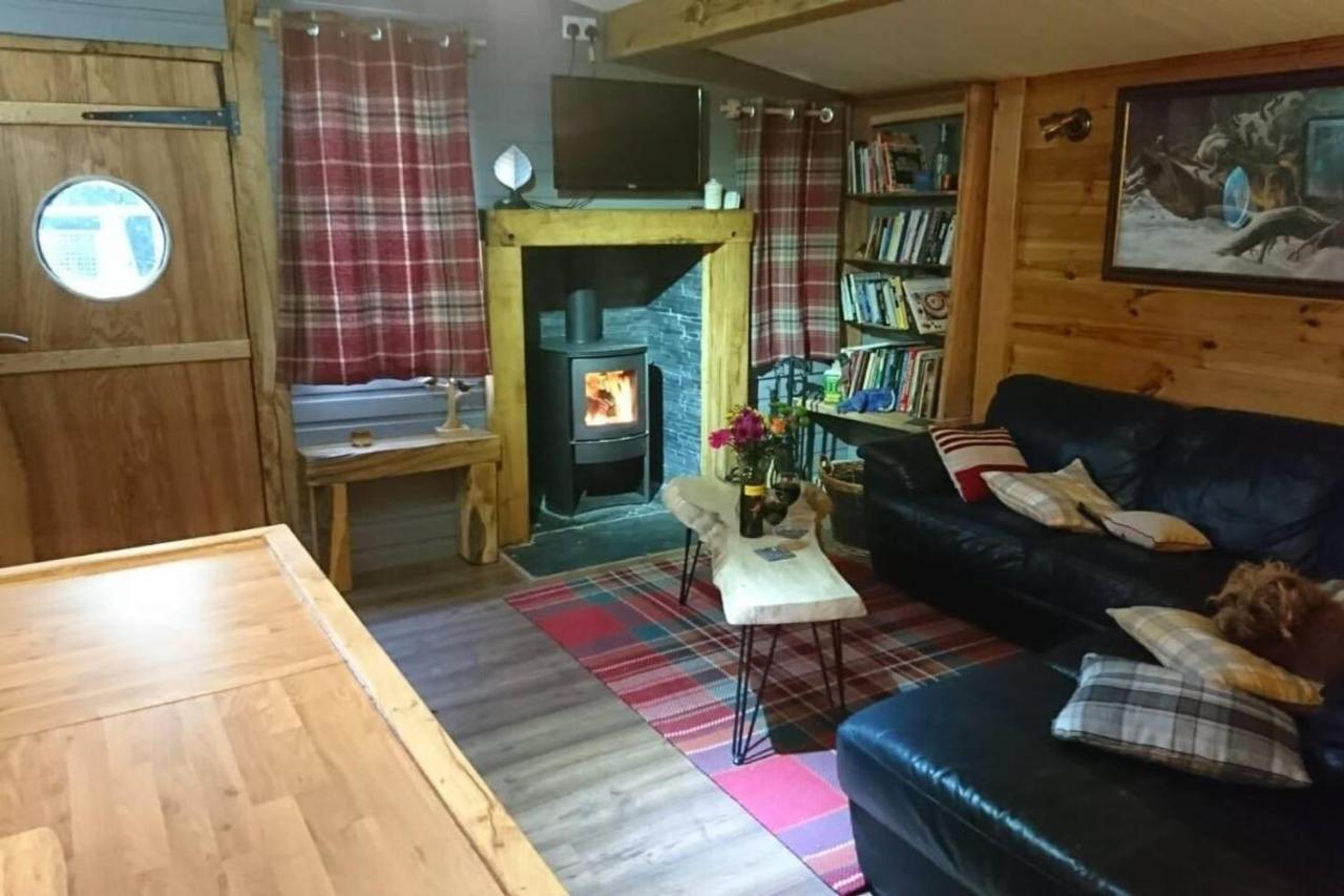 Charming 2-Bed Cabin In Сътън Колдфийлд Екстериор снимка
